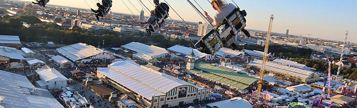 Blick vom Jules Verne Tower auf dem Oktoberfest 2022 (©Foto: ganz-muenchen.de)